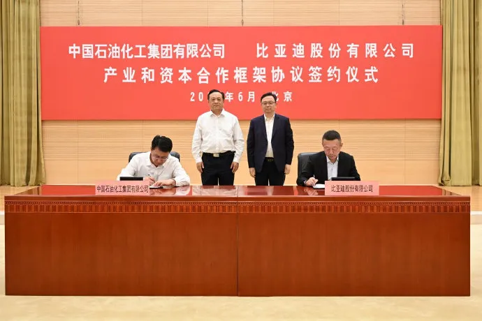 BYD und Sinopec: 20.000 Ultraladestationen in China geplant